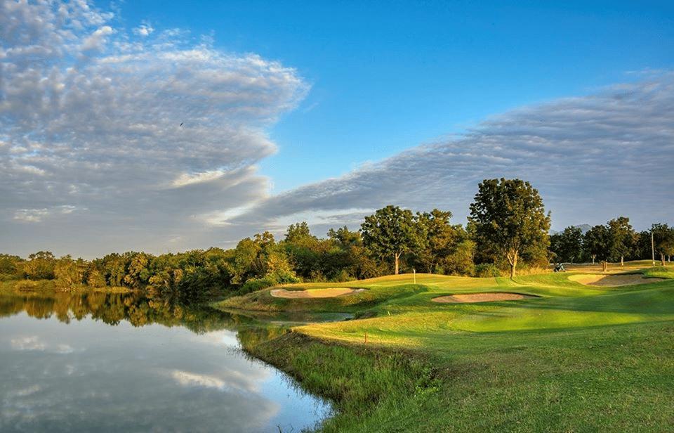 LAKE VIEW + GOLDEN BEACH