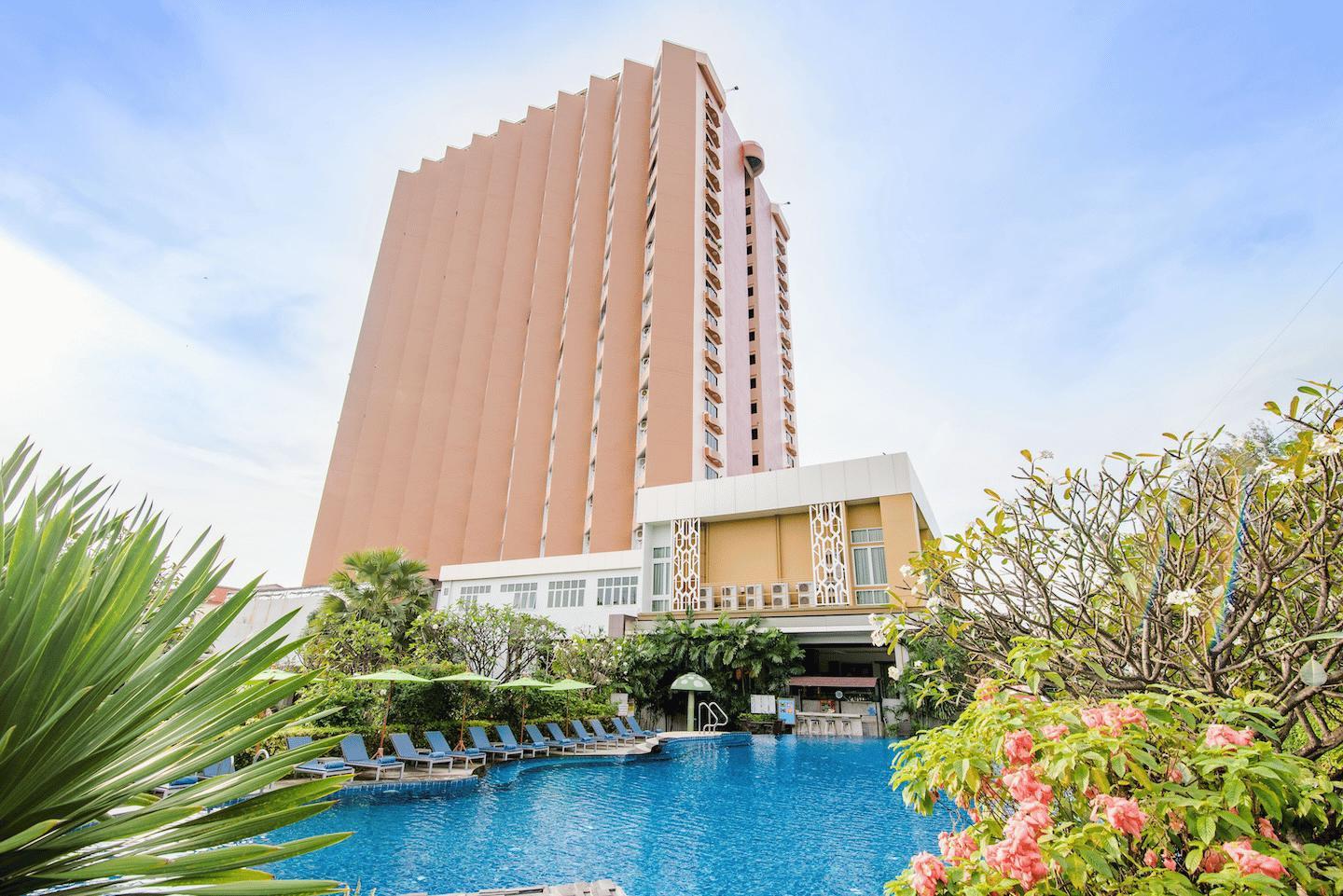 THE MAJESTIC + GOLDEN BEACH