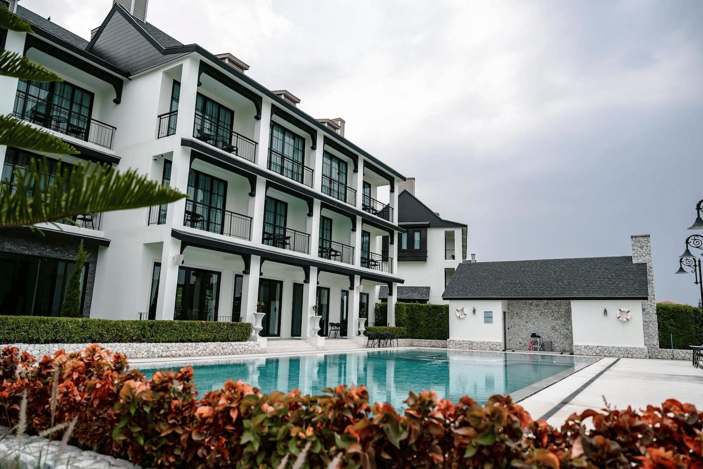 STARRY VALLEY + ESTELLA KHAO YAI