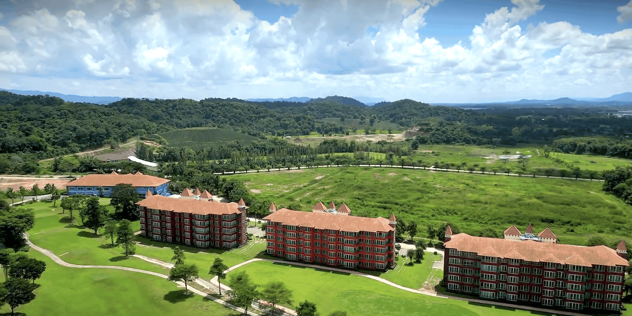 Happy City Golf & Resort clubhouse and facilities - Thailand golf