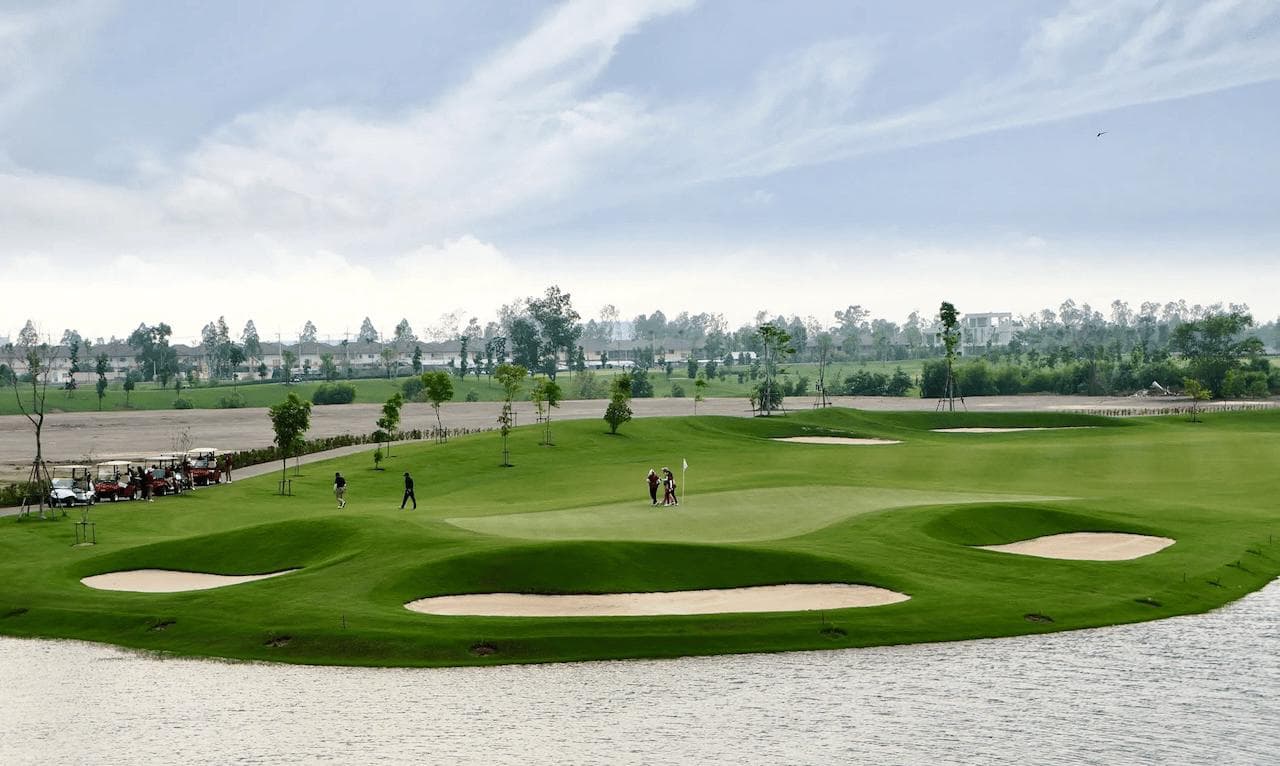 Royal Bang Pa-in Golf Club course scenery - book golf tee time Thailand