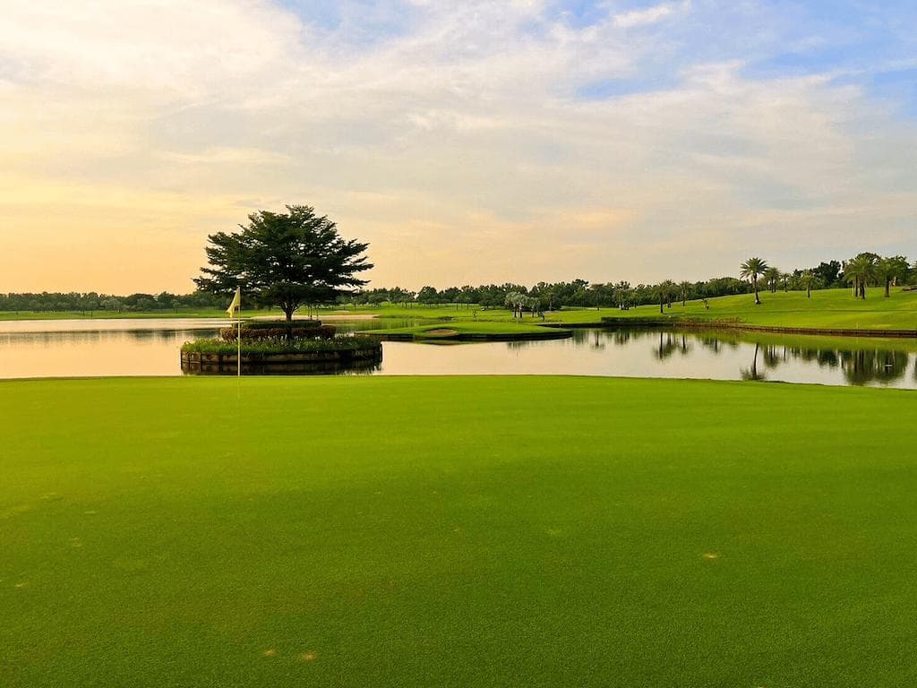 The Rg City Golf Club clubhouse and facilities - Thailand golf
