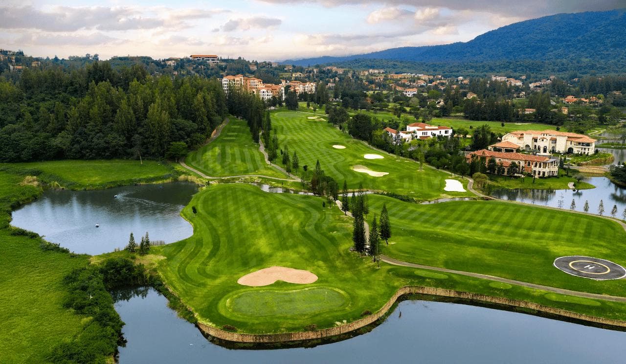 Toscana Valley Country Club clubhouse and facilities - Thailand golf