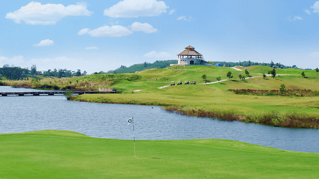 Silky Oak Country Club fairway and green - golf course Thailand