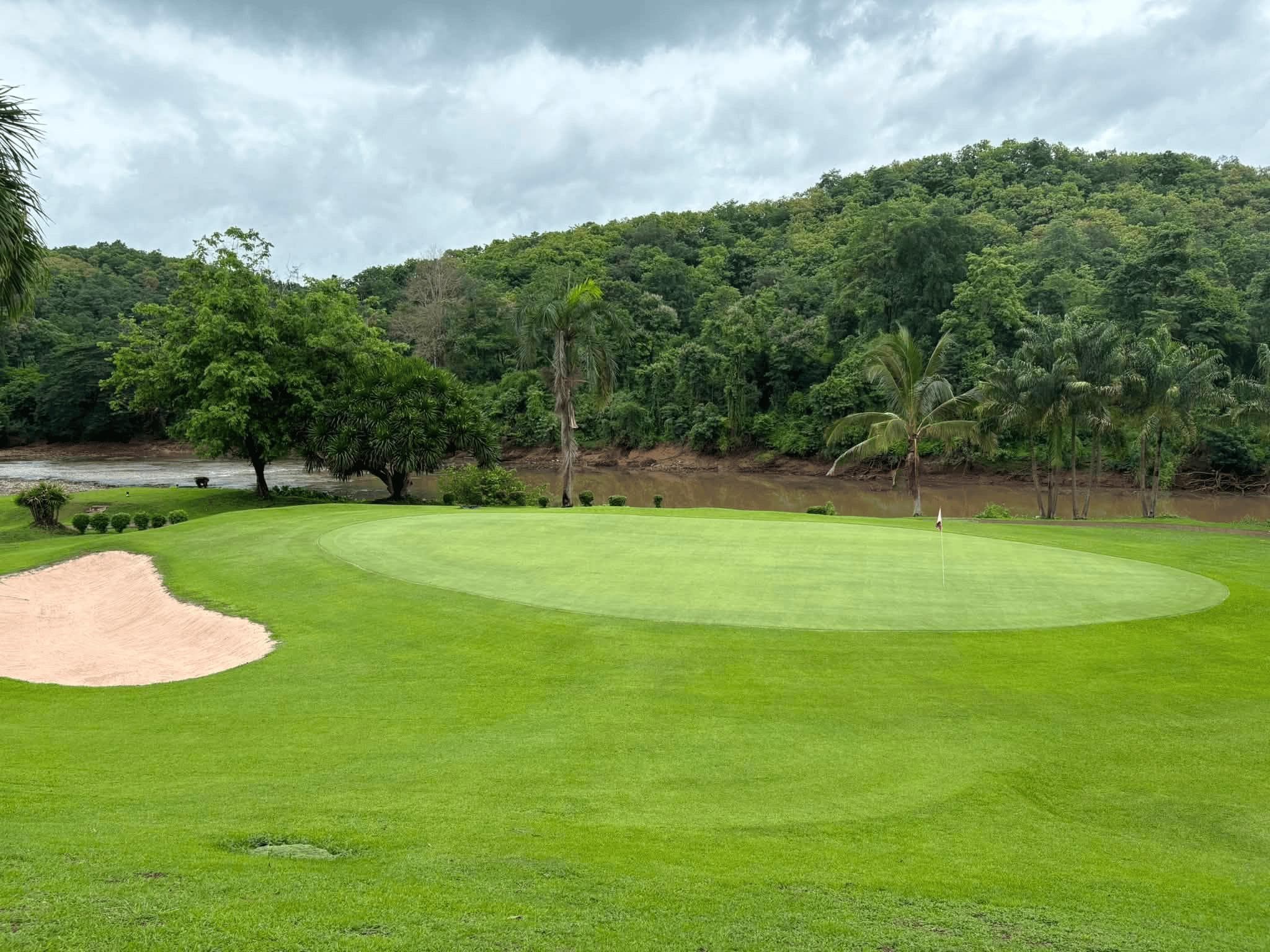 Sirikit Dam Golf Course clubhouse and facilities - Thailand golf