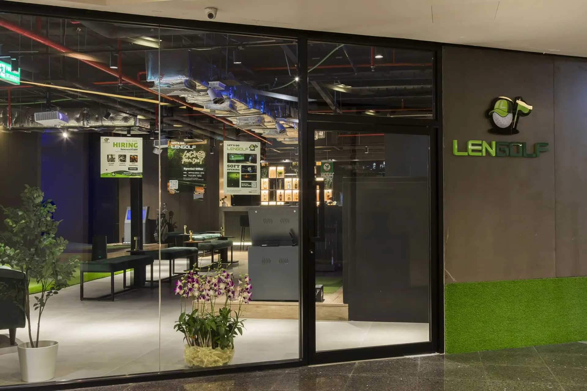 Len Golf Simulator golf course, Chidlom - Bangkok