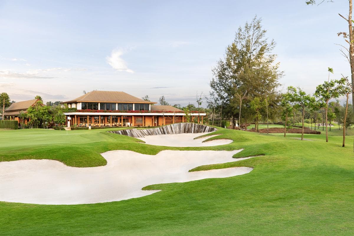 Aquella Golf & Country Club clubhouse and facilities - Thailand golf