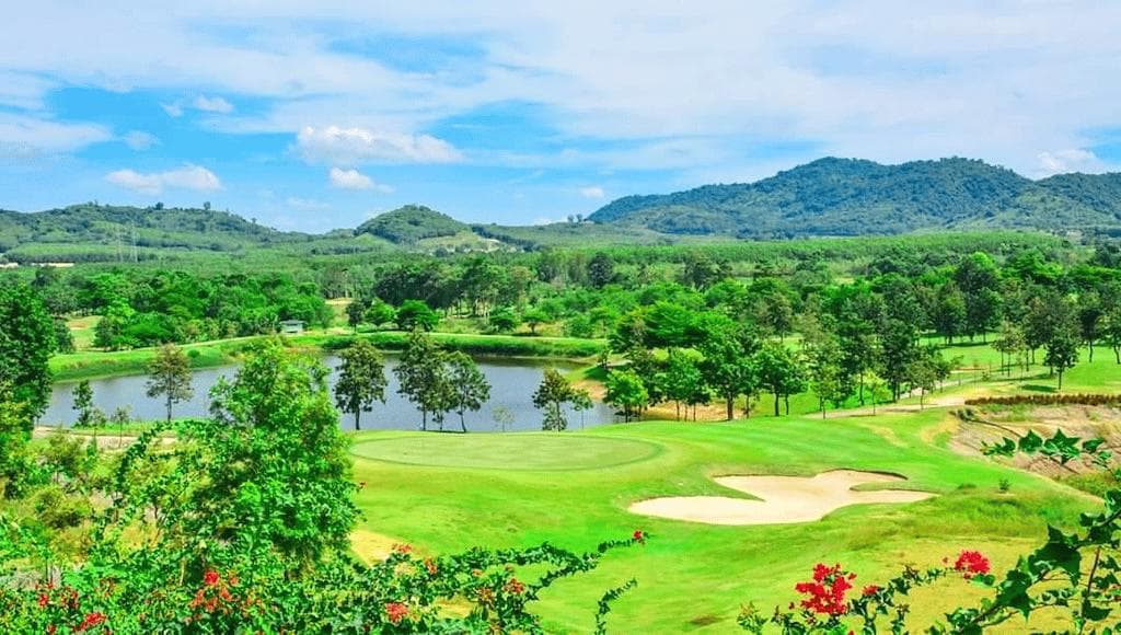 Silky Oak Country Club clubhouse and facilities - Thailand golf