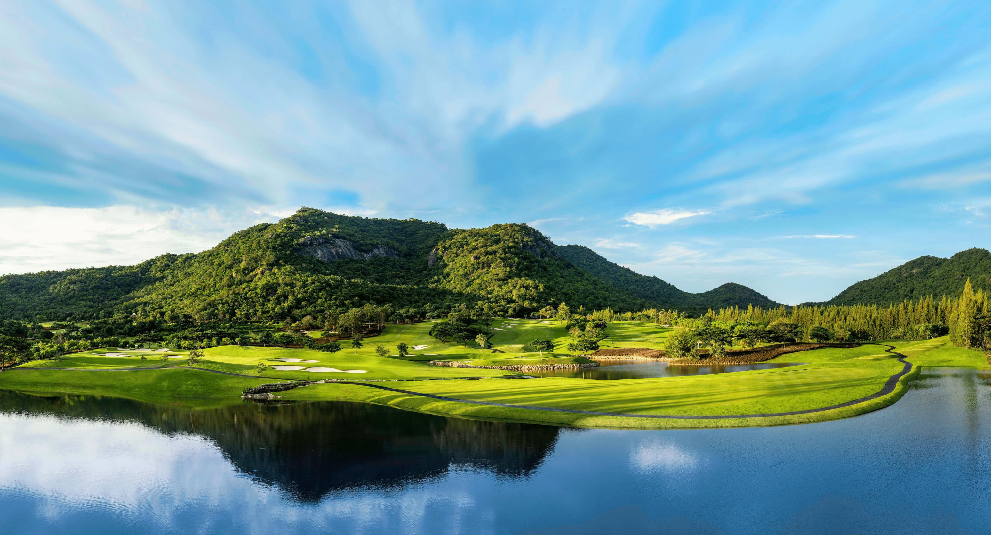 Enjoy golf experiences at The Signature Experience : Black Mountain