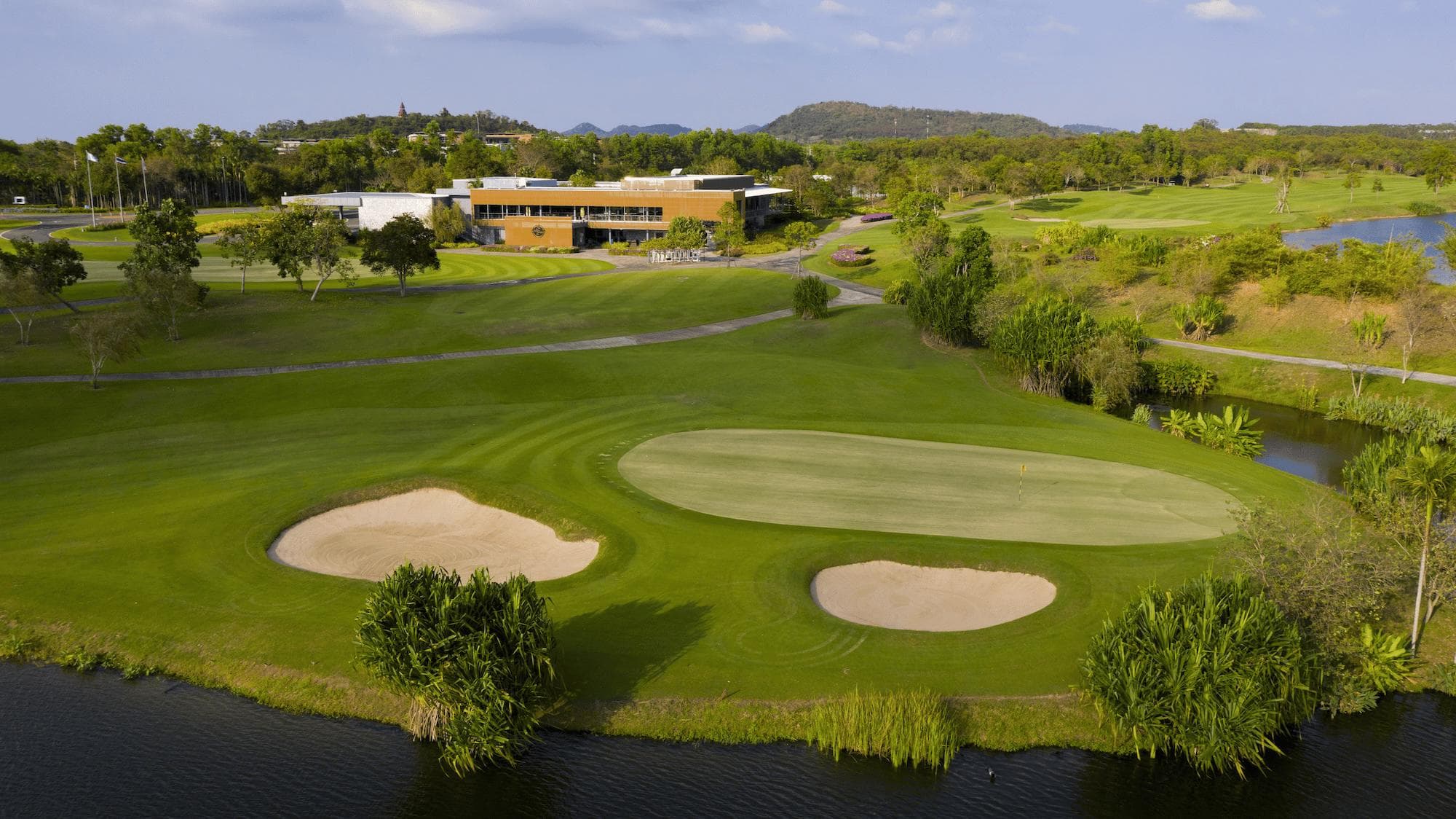 Exclusive golf experience with The Signature Experience : Siam Country Club Waterside