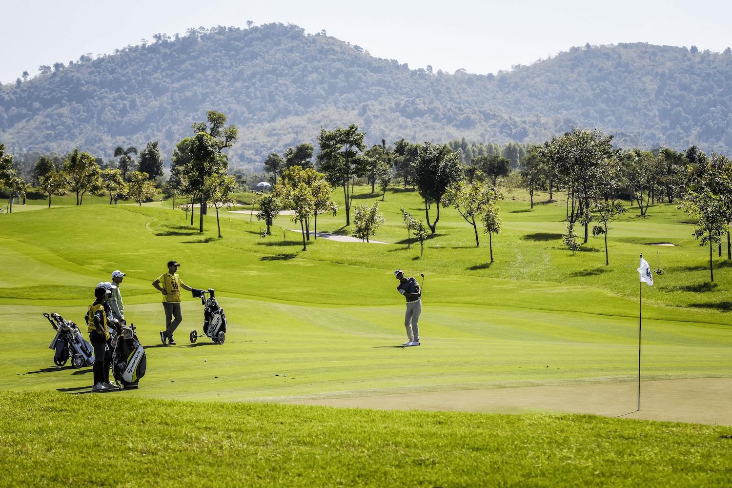 Explore golfing at The Signature Experience : Siam Country Club Waterside